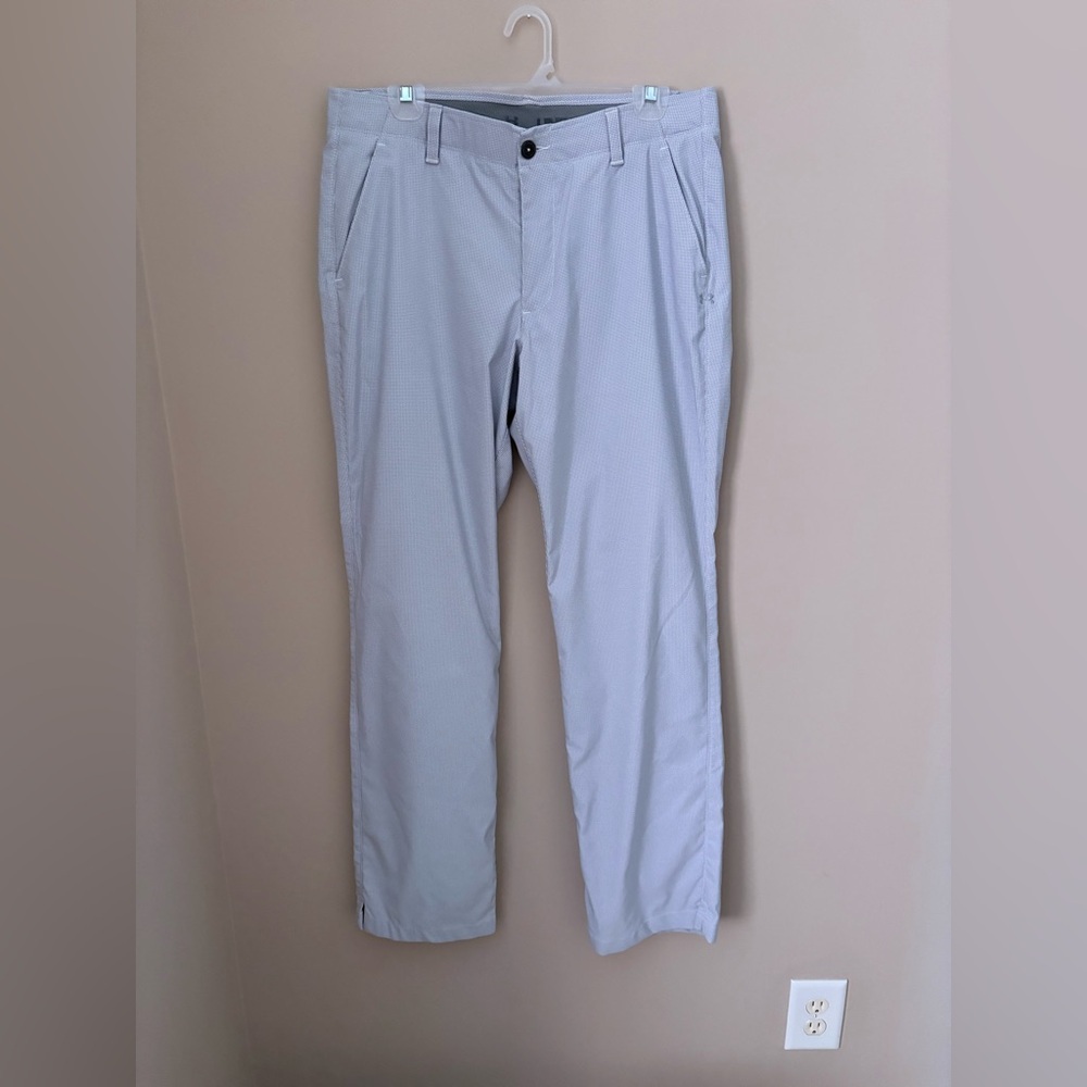Under Armour Men's Light Gray Chinos Size 34/32 Golf Pants